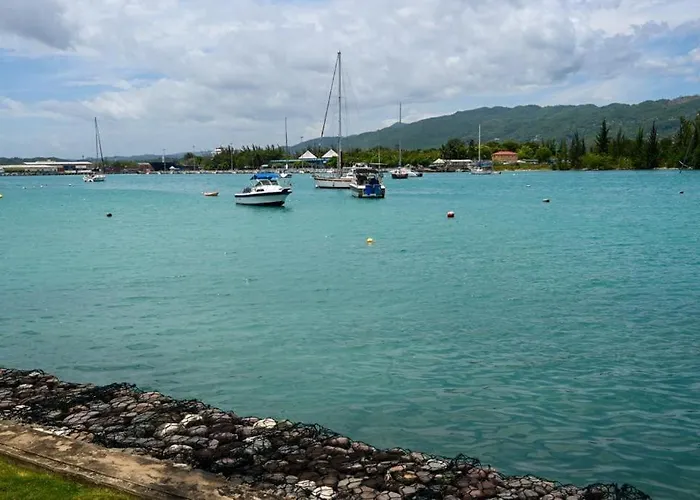 D'escape At Seawind On The Bay